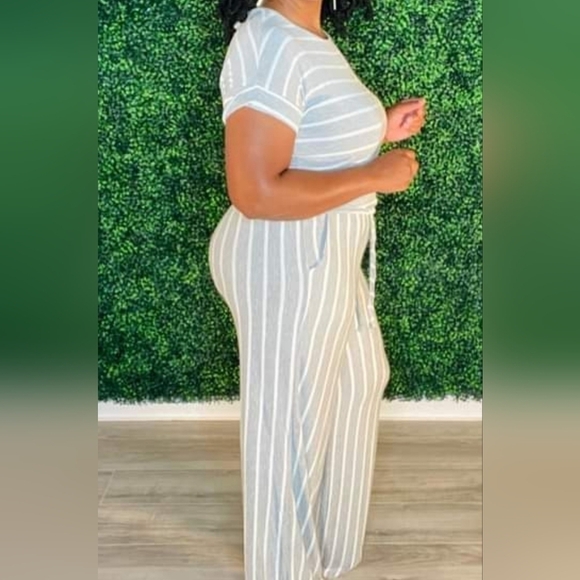 Gray‎ and white jumpsuit - Picture 1 of 3